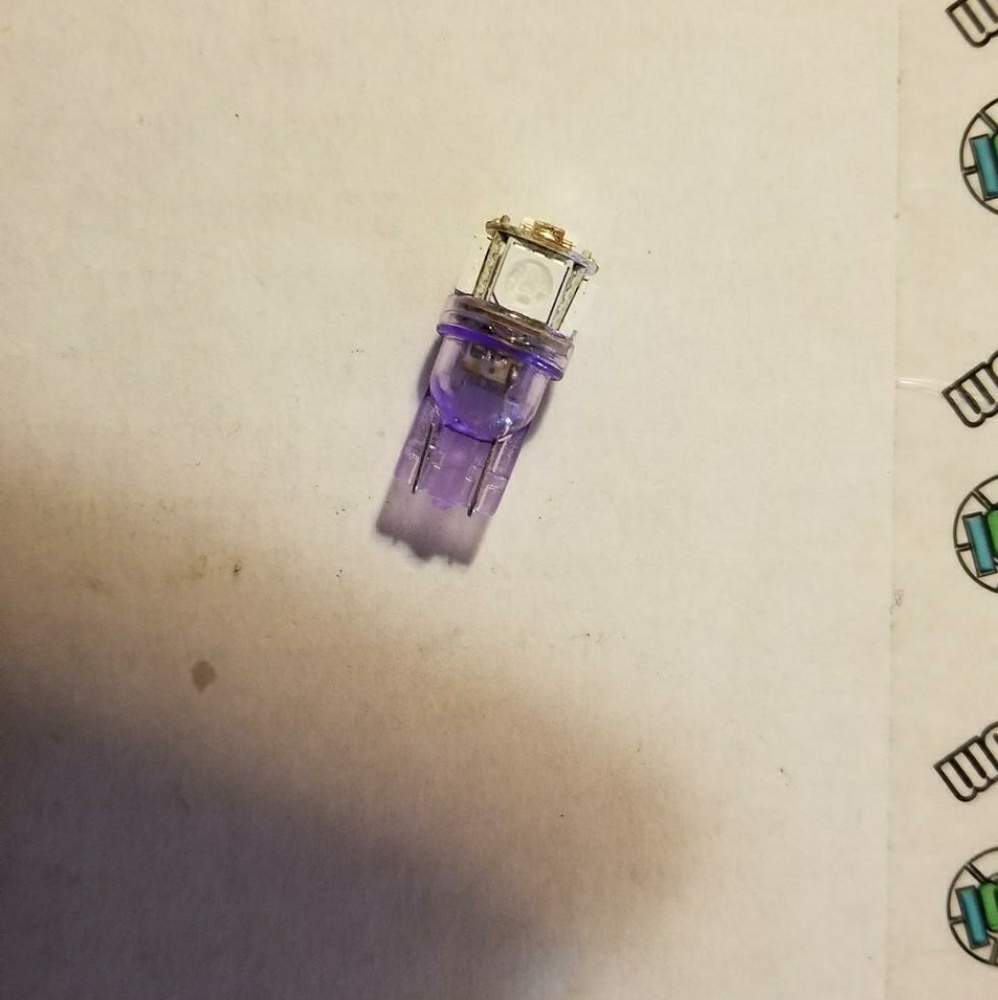 LED bulb in purple for Harley